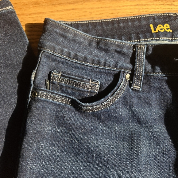 LEE, Women's Dark Blue Jeans. Size 6 (M) - Picture 4 of 12